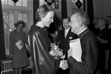 Don Helder Camara viert bisschopsjubileum in Leiden Prinses Irene en Don Helder, Bestanddeelnr 929-1396