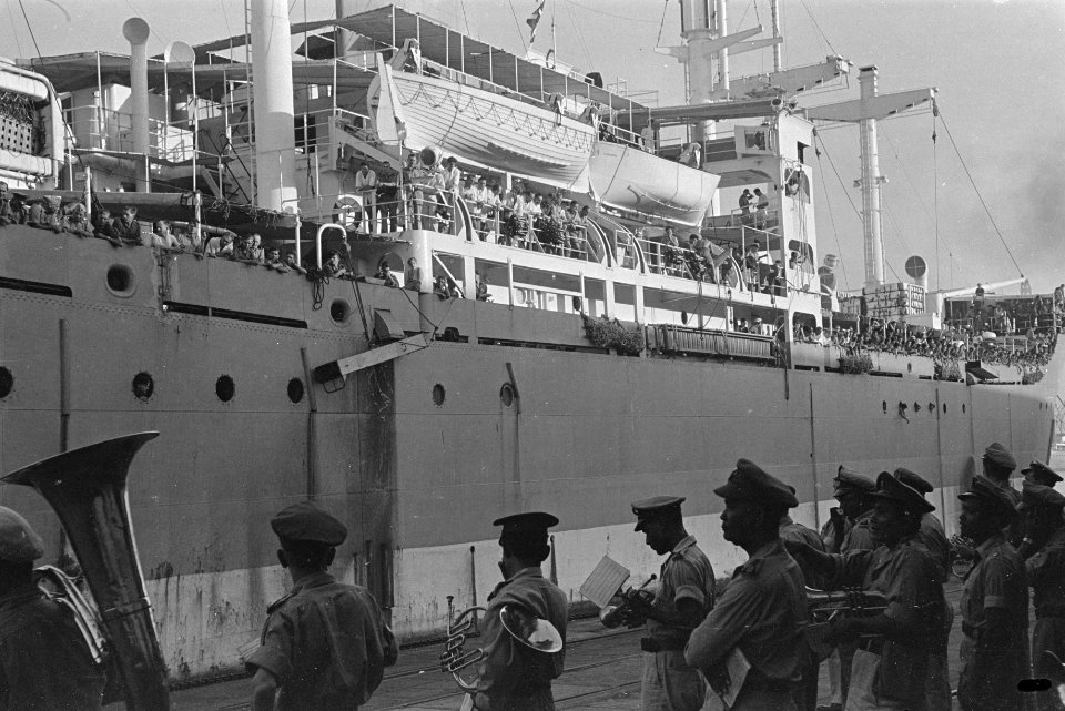 Dinsdagmorgen arriveerde te Tandjong Priok het m.s. „Waterman met aan boord afl, Bestanddeelnr 1666-1-4