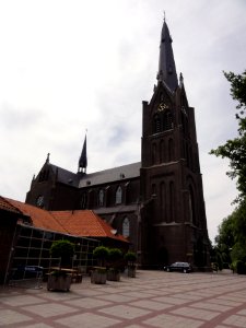 Dinther (Bernheze) Rijksmonument 520589 Servatiuskerk schuin van voren