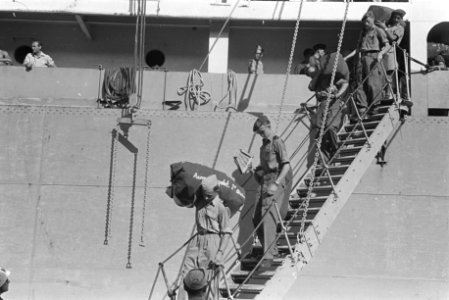 Dinsdagmorgen arriveerde te Tandjong Priok het m.s. „Waterman met aan boord afl, Bestanddeelnr 1666-4-1