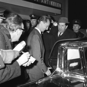 Don Carlos en Prins Xavier vanaf Schiphol naar Parijs teruggekeerd, Don Carlos, Bestanddeelnr 916-2785