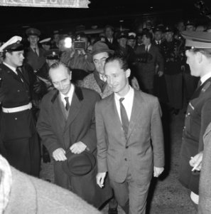 Don Carlos en Prins Xavier vanaf Schiphol naar Parijs teruggekeerd, Bestanddeelnr 916-2783