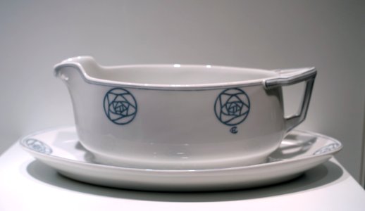 Dinner set with stylized roses, designer Hans Christiansen, maker Lorenz Hutschenreuther, 1 of 3, c. 1903, porcelain - Museum Künstlerkolonie Darmstadt - Mathildenhöhe - Darmstadt, Germany - DSC06350
