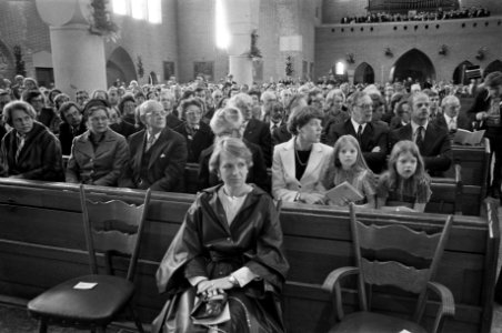 Don Helder Camara viert bisschopsjubileum in Leiden Prinses Irene tijdens de di, Bestanddeelnr 929-1398