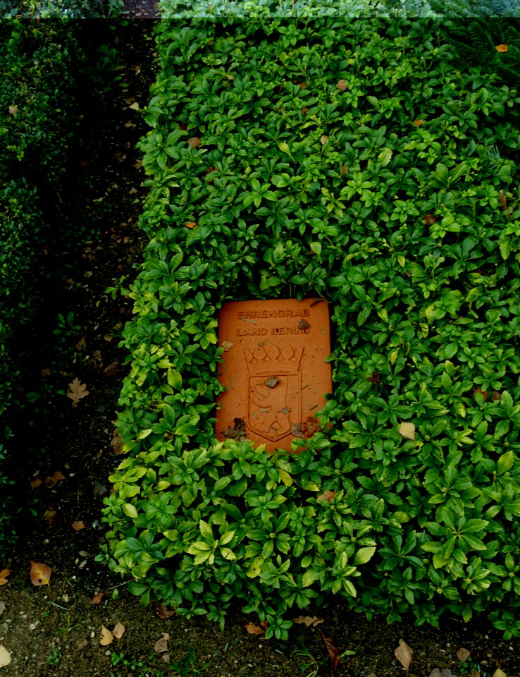 Ehrengrab Land Berlin - Dorotheenstädtischer Friedhof - Berlin, Germany - DSC00285