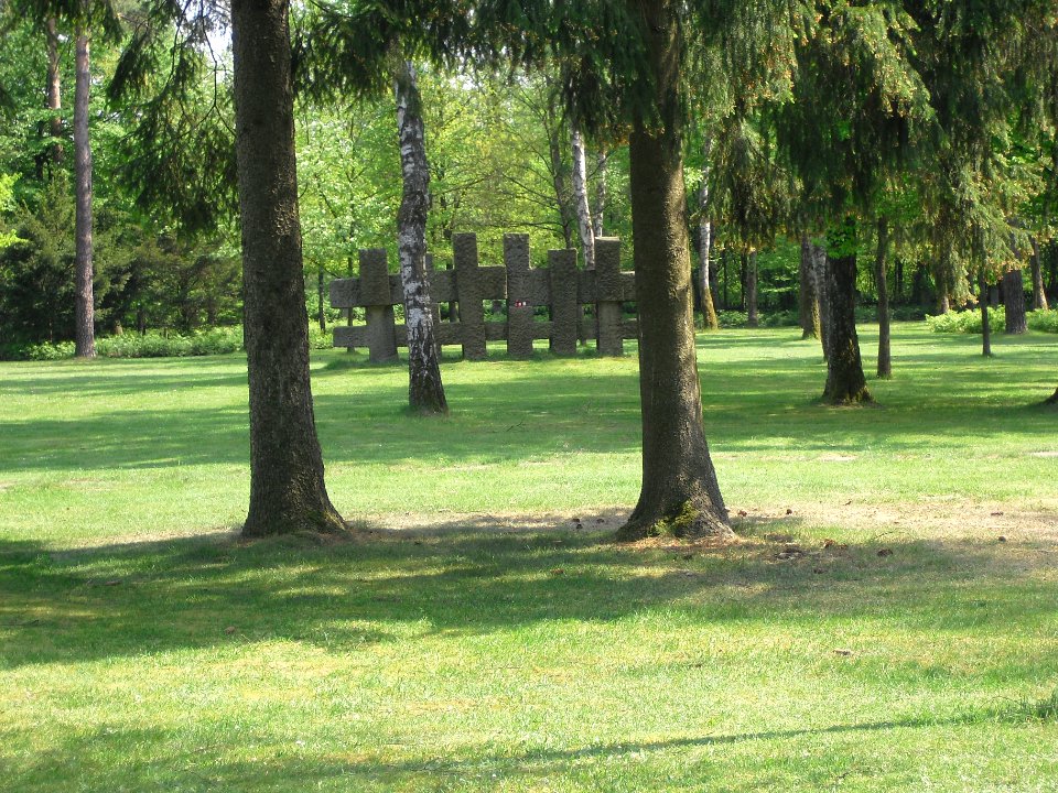 Ehrenfriedhof Stukenbrock - Kreuzgruppe