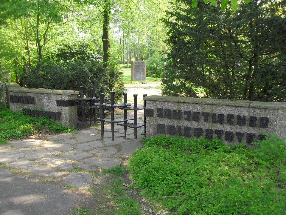 Ehrenfriedhof Stukenbrock - Eingang