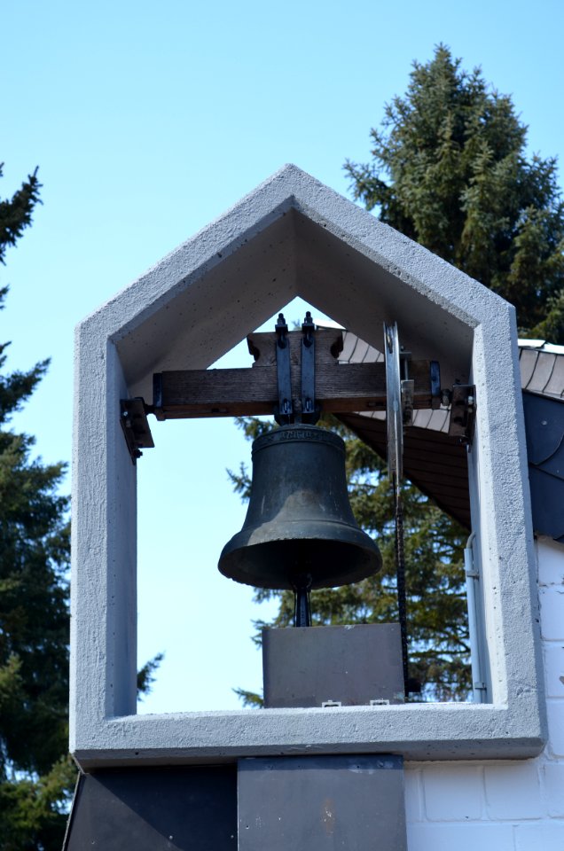 Ehlhalten, Friedhofskapelle, Glocke