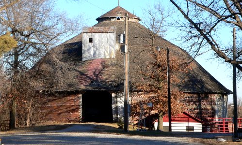 Ehlers round barn from W 2