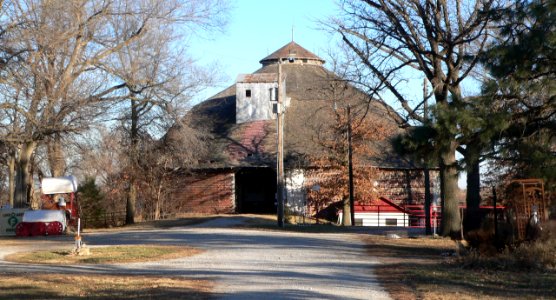 Ehlers round barn from W 1