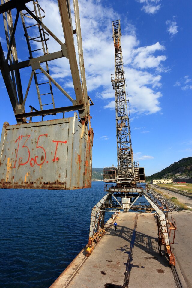 Harbor crane rust