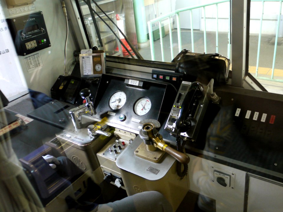 Eiden 802 cabin