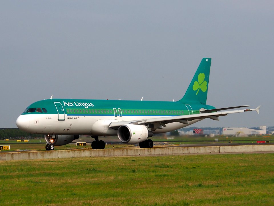 EI-DEF A320-214 Aer Lingus taxiing 13july2013 pic-001