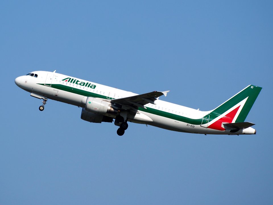 EI-EID Alitalia Airbus A320 takeoff from Schiphol (AMS - EHAM), The Netherlands, 18may2014, pic-2