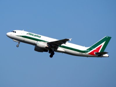 EI-EID Alitalia Airbus A320 takeoff from Schiphol (AMS - EHAM), The Netherlands, 18may2014, pic-2