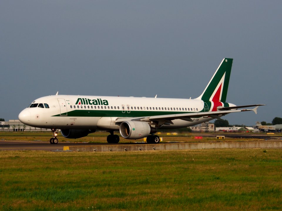 EI-EIB Alitalia Airbus A320-216 - cn 4249, taxiing 22july2013 pic-003