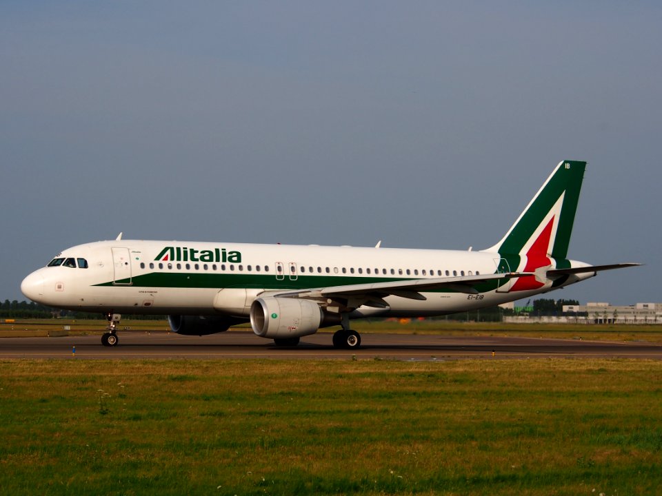 EI-EIB Alitalia Airbus A320-216 - cn 4249, taxiing 22july2013 pic-004