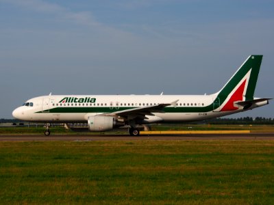 EI-EIB Alitalia Airbus A320-216 - cn 4249, taxiing 22july2013 pic-005