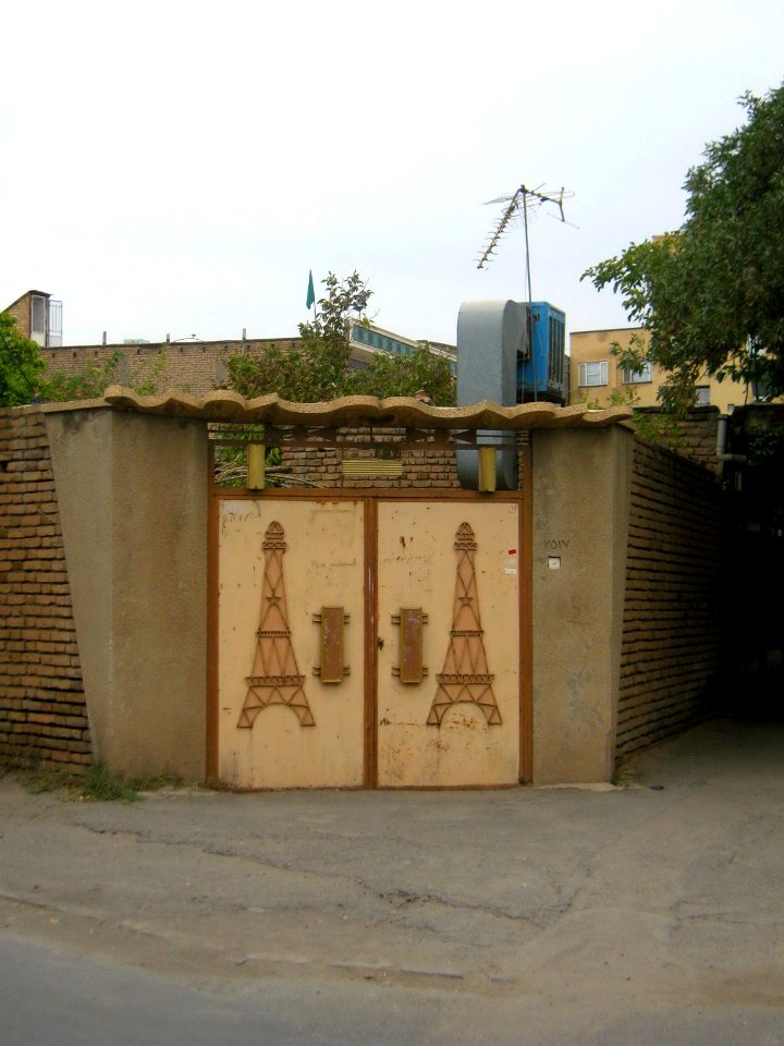 Eiffel tower symbole on house door - Fazl st - Nishapur 2