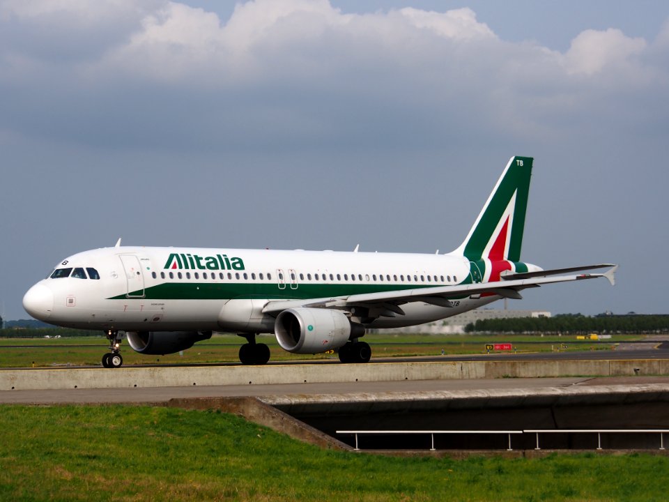 EI-DTB Alitalia Airbus A320-216 - cn 3815 taxiing 14july2013 pic-003