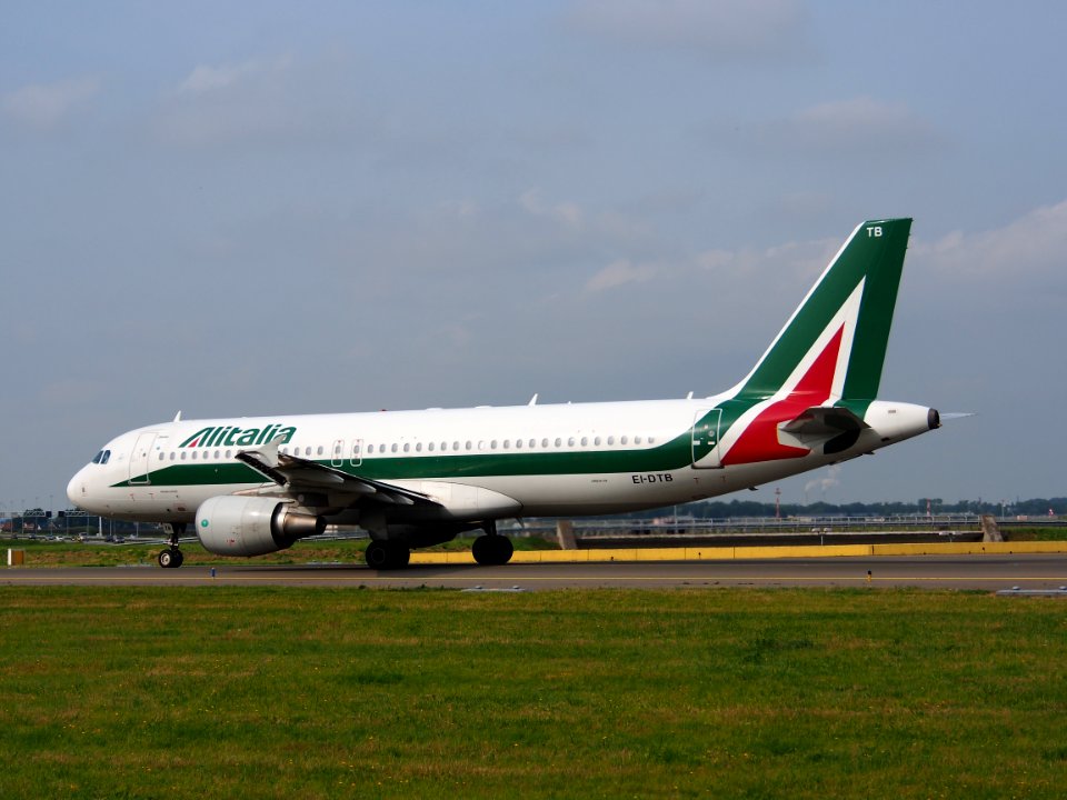 EI-DTB Alitalia Airbus A320-216 - cn 3815 taxiing 14july2013 pic-006