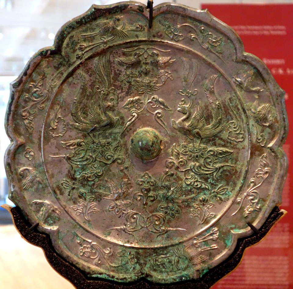 Eight-foiled mirror with phoenix design, China, Tang dynasty, 618-907, bronze - Royal Ontario Museum - DSC04191