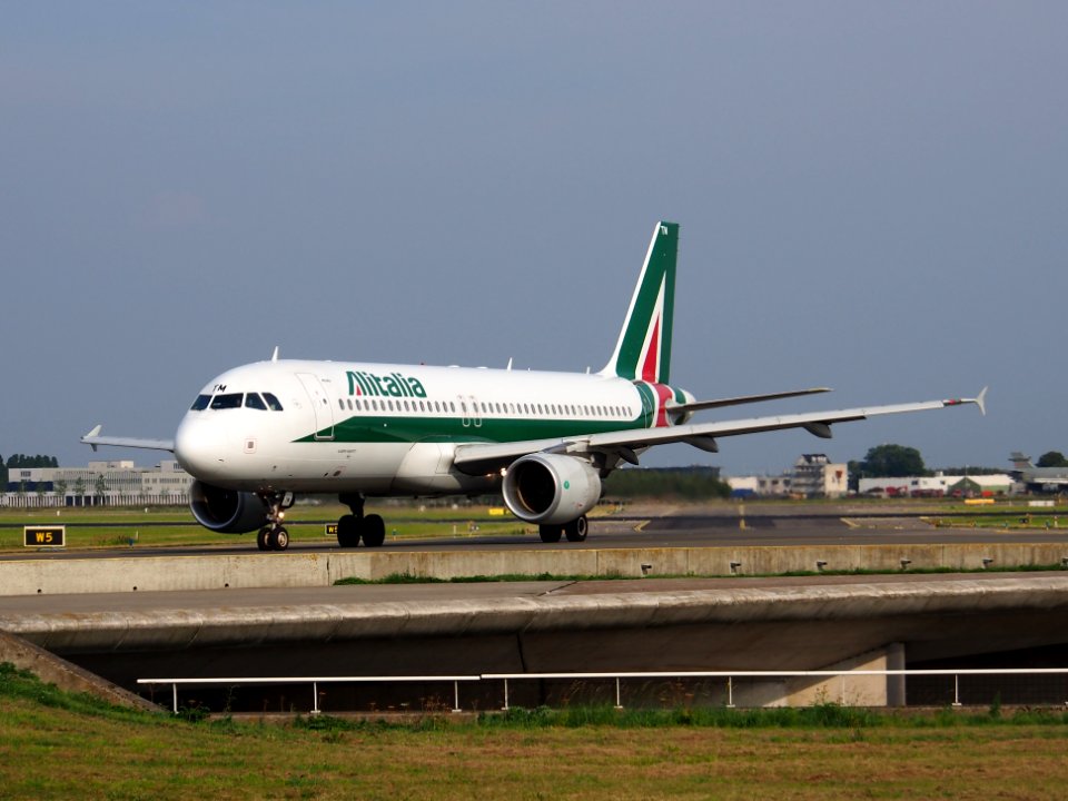 EI-DTM Alitalia Airbus A320-216 - cn 4119 taxiing, 25august2013 pic-1