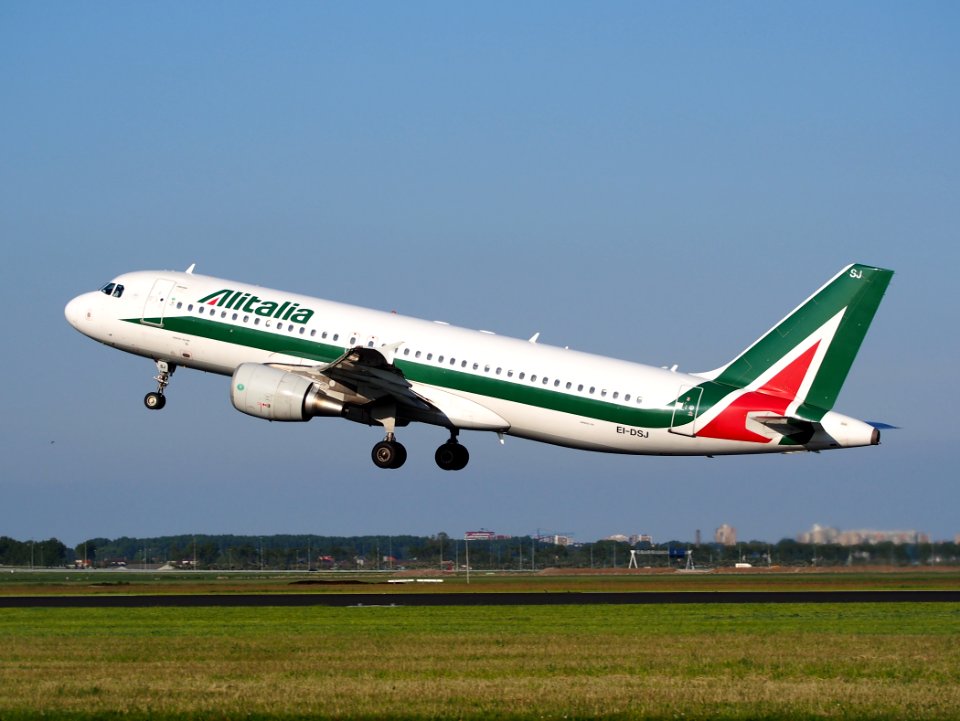 EI-DSJ Alitalia Airbus A320 takeoff from Schiphol (AMS - EHAM), The Netherlands, 16may2014, pic-4