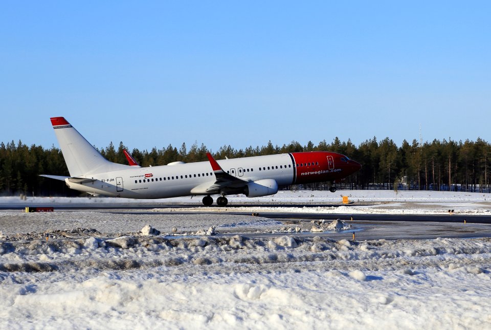 EI-FJH Oulu Airport 20180407 02