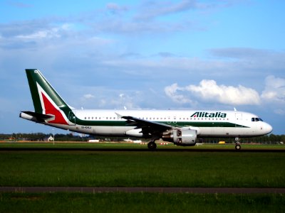 EI-DSJ, landing at Schiphol (AMS - EHAM), The Netherlands, 06May2014 pic3