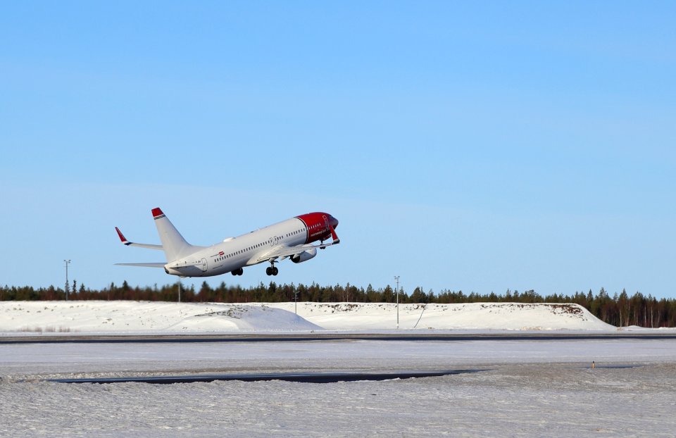 EI-FJH Oulu Airport 20180407 03