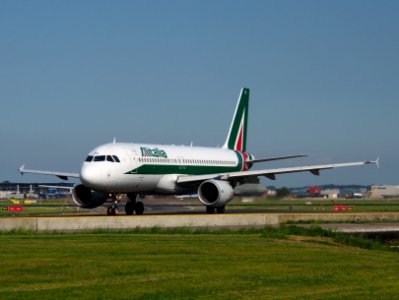 EI-DSI Alitalia Airbus A320, taxiing at Schiphol (AMS - EHAM), The Netherlands, 17may2014, pic-1