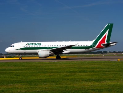 EI-DSI Alitalia Airbus A320, taxiing at Schiphol (AMS - EHAM), The Netherlands, 17may2014, pic-3