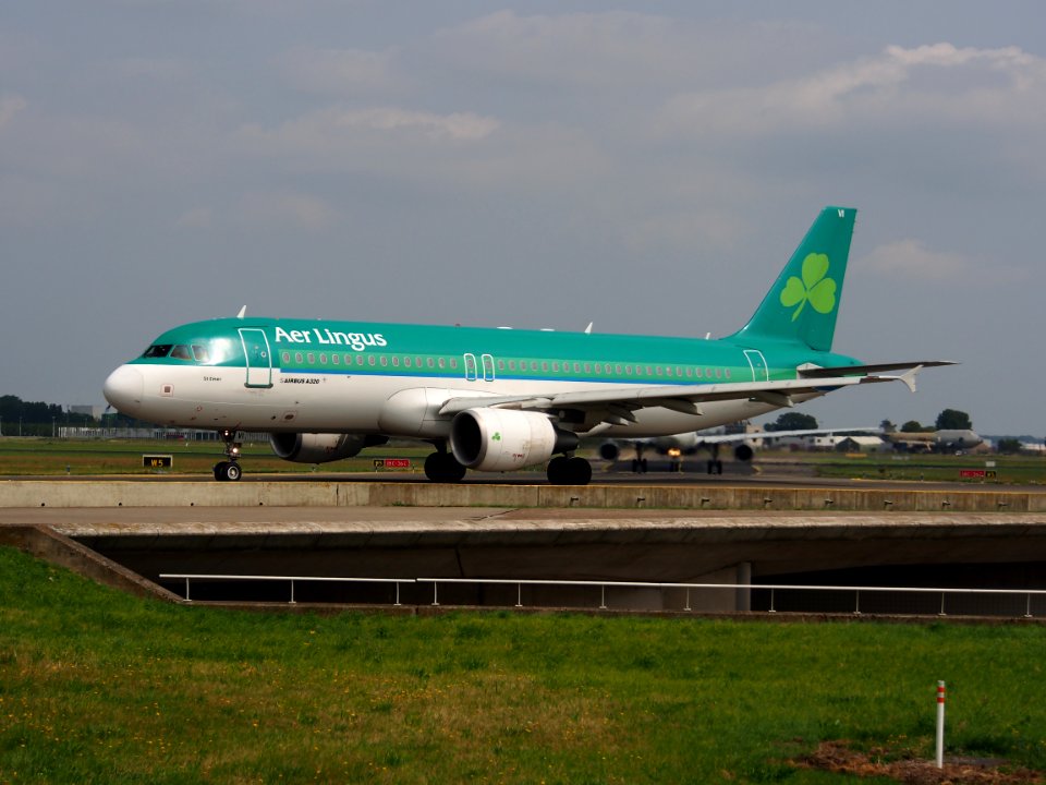 EI-DVI Aer Lingus Airbus A320-214 - cn 3501 taxiing 14july2013 pic1
