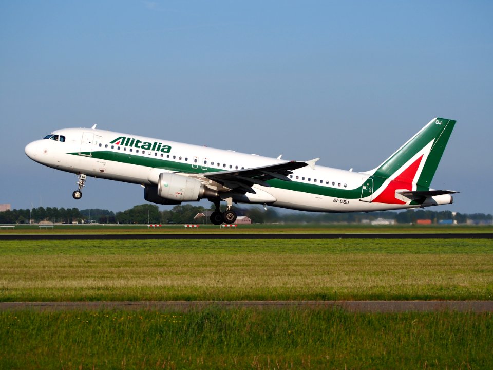 EI-DSJ Alitalia Airbus A320 takeoff from Schiphol (AMS - EHAM), The Netherlands, 16may2014, pic-2