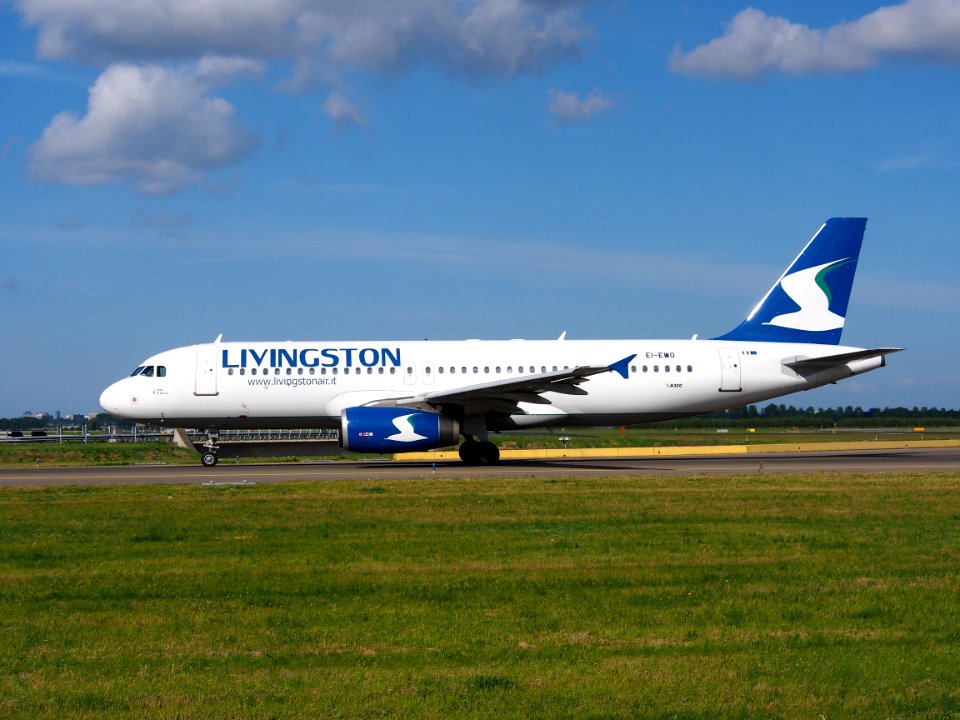 EI-EWO Livingston Airbus A320-232 - cn 2496 taxiing 19july2013 pic-006