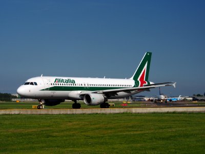 EI-DSI Alitalia Airbus A320, taxiing at Schiphol (AMS - EHAM), The Netherlands, 17may2014, pic-2
