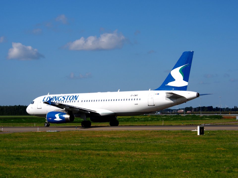 EI-EWO Livingston Airbus A320-232 - cn 2496 taxiing 19july2013 pic-007