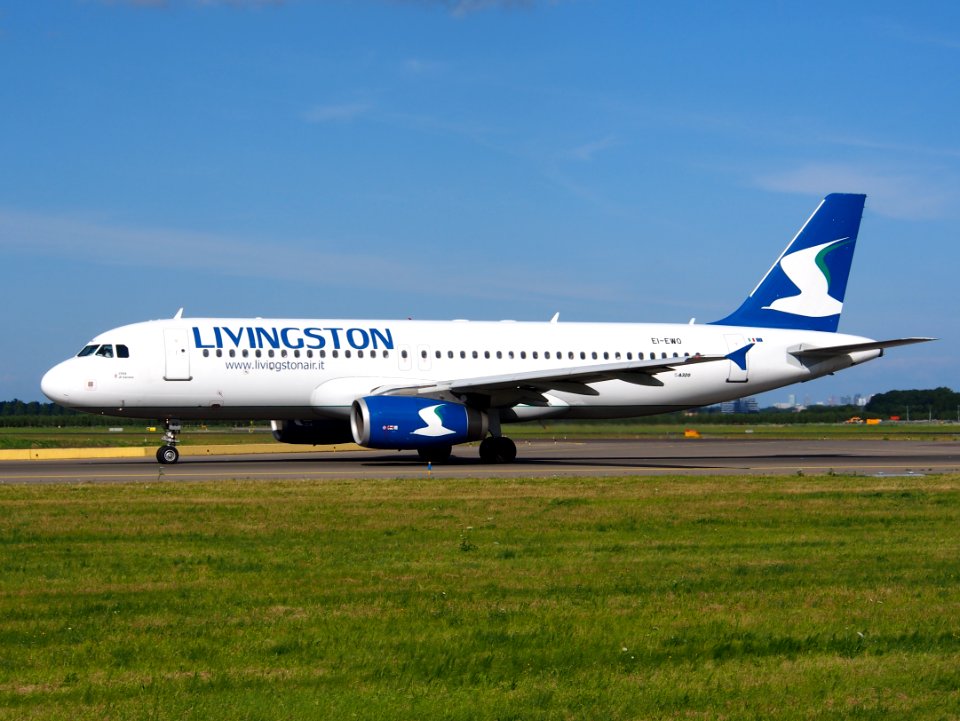 EI-EWO Livingston Airbus A320-232 - cn 2496 taxiing 19july2013 pic-004