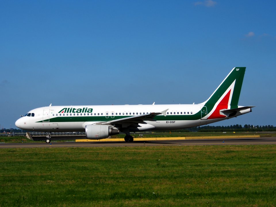 EI-DSF Alitalia Airbus A320-216 - cn 3080 taxiing 18july2013 pic-004