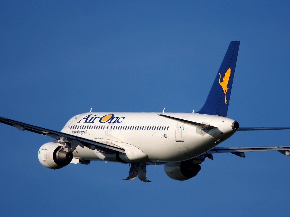 EI-DSL Air One, Airbus A320 takeoff from Schiphol (AMS - EHAM), The Netherlands, 17may2014, pic-5
