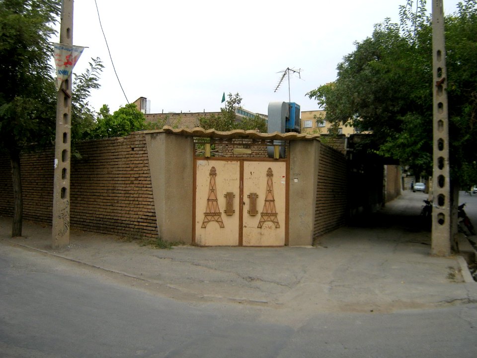 Eiffel tower symbole on house door - Fazl st - Nishapur 4