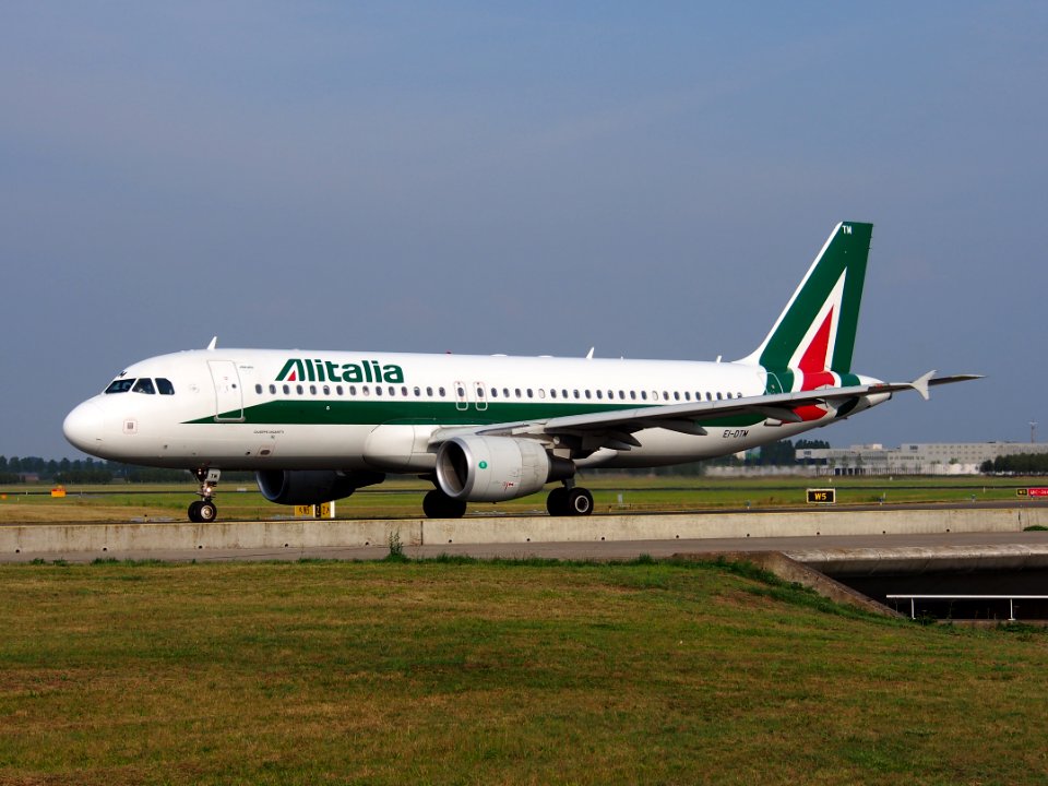 EI-DTM Alitalia Airbus A320-216 - cn 4119 taxiing, 25august2013 pic-2