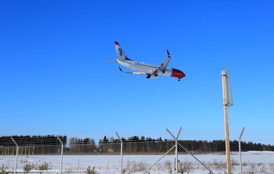 EI-FHU Oulu Airport 20160320 02