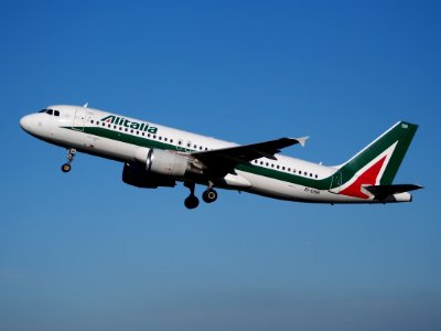 EI-DSB Alitalia Airbus A320-216 takeoff from Schiphol (AMS - EHAM), The Netherlands, 11june2014, pic-2