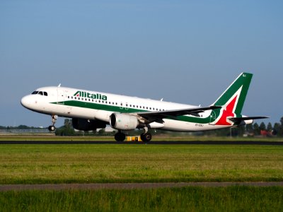 EI-DSJ Alitalia Airbus A320 takeoff from Schiphol (AMS - EHAM), The Netherlands, 16may2014, pic-1