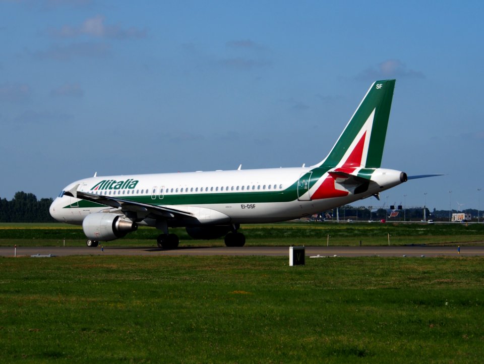 EI-DSF Alitalia Airbus A320-216 - cn 3080 taxiing 18july2013 pic-005