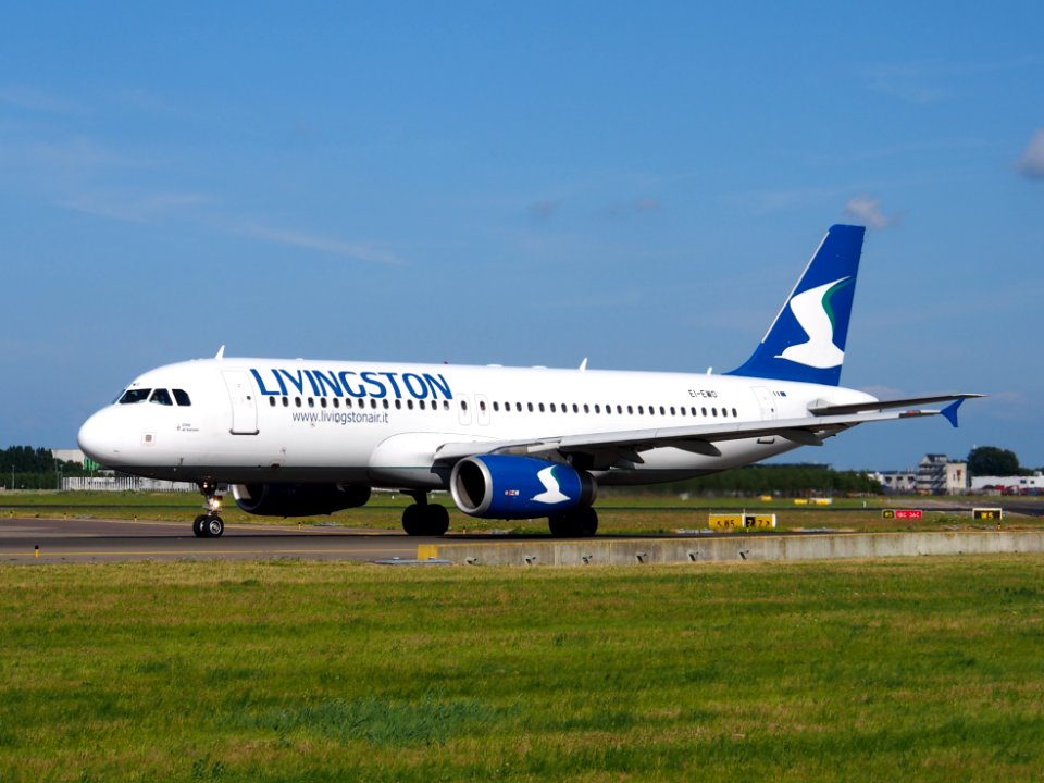 EI-EWO Livingston Airbus A320-232 - cn 2496 taxiing 19july2013 pic-002