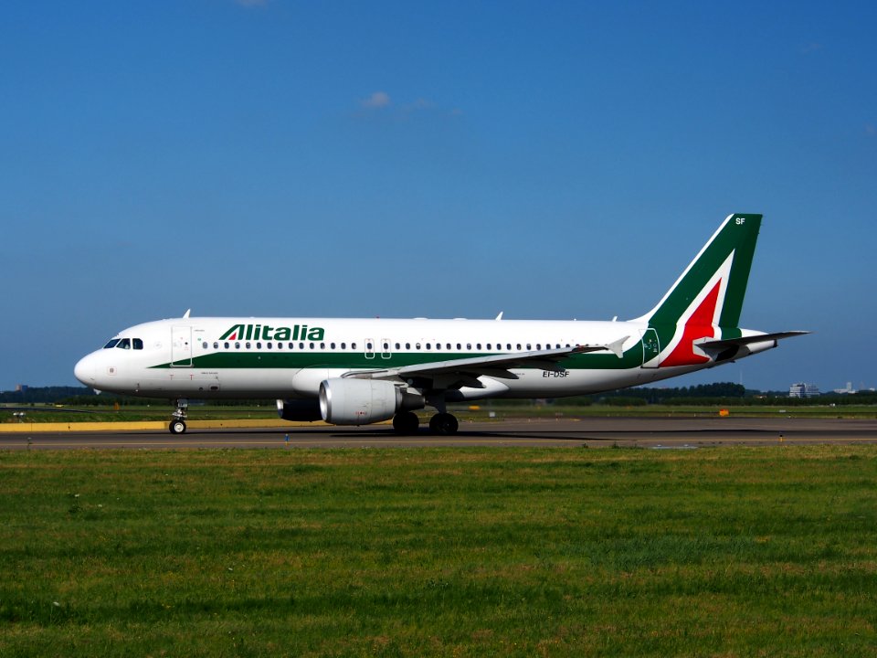 EI-DSF Alitalia Airbus A320-216 - cn 3080 taxiing 18july2013 pic-003