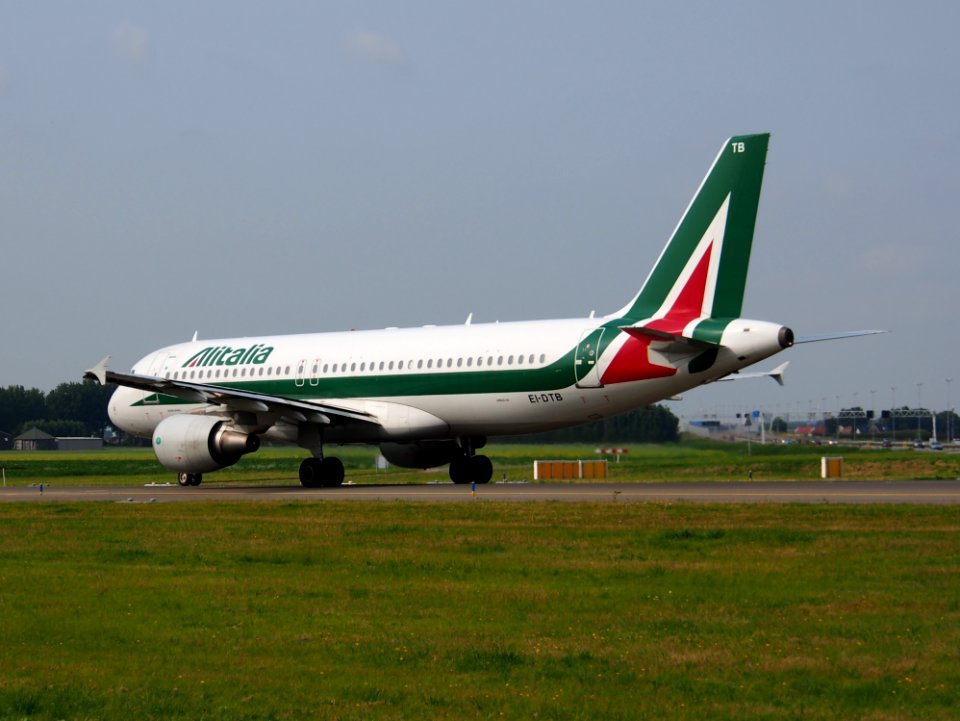 EI-DTB Alitalia Airbus A320-216 - cn 3815 taxiing 14july2013 pic-007